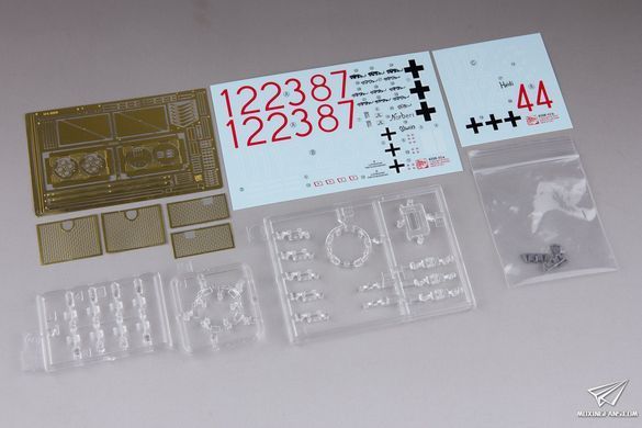 Збірна модель 1/35 Tiger I ранніх випусків, s.Pz.Abt. 501, Туніс, операція "Ochsenkorf", Dragon 6328
