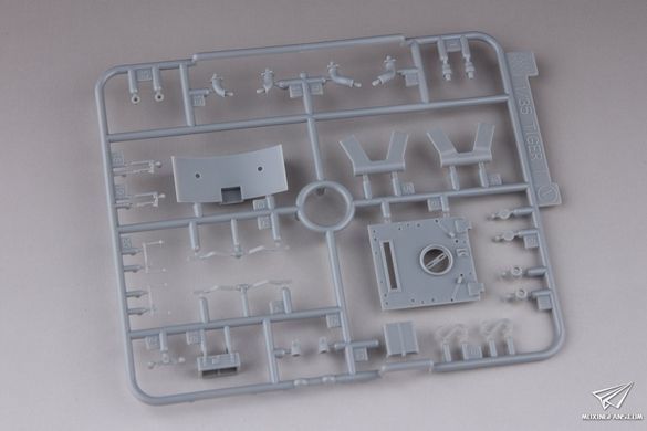 Збірна модель 1/35 Tiger I ранніх випусків, s.Pz.Abt. 501, Туніс, операція "Ochsenkorf", Dragon 6328