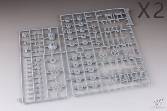 Збірна модель 1/35 Pz.Kpfw. IV Ausf.G, дивізія LAH, Харків 1943 р., з Magic Tracks + набір фігур панцергренадерів, Dragon 6363