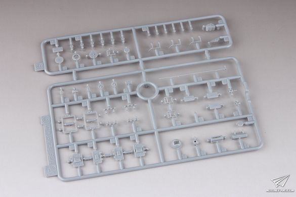 Збірна модель 1/35 Pz.Kpfw. IV Ausf.G, дивізія LAH, Харків 1943 р., з Magic Tracks + набір фігур панцергренадерів, Dragon 6363