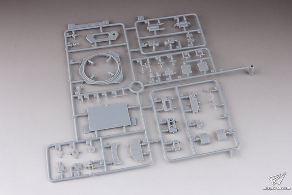 Збірна модель 1/35 Pz.Kpfw. IV Ausf.G, дивізія LAH, Харків 1943 р., з Magic Tracks + набір фігур панцергренадерів, Dragon 6363