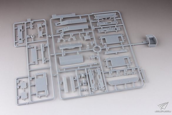 Збірна модель 1/35 Pz.Kpfw. IV Ausf.G, дивізія LAH, Харків 1943 р., з Magic Tracks + набір фігур панцергренадерів, Dragon 6363