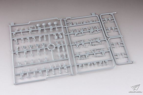 Збірна модель 1/35 Pz.Kpfw. IV Ausf.G, дивізія LAH, Харків 1943 р., з Magic Tracks + набір фігур панцергренадерів, Dragon 6363
