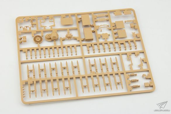 Збірна модель 1/35 Pz.Kpfw.IV Ausf.J, пізніх випусків з повним інтер'єром, RFM RM-5043