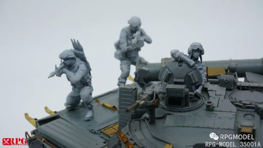Збірна модель 1/35 Т-80У основний бойовий танк + 3 фігури із смоли, RPG Model 35001A