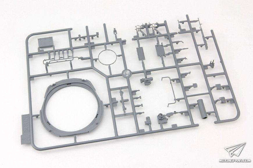 Збірна модель 1/35 Т-80У основний бойовий танк + 3 фігури із смоли, RPG Model 35001A