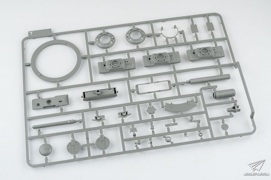 Збірна модель 1/35 Tiger I Pz.Kpfw.VI Ausf.E пізніх випусків з циммеритом, Takom 2199