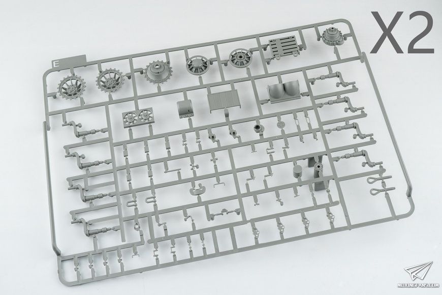 Збірна модель 1/35 Tiger I Pz.Kpfw.VI Ausf.E пізніх випусків з циммеритом, Takom 2199