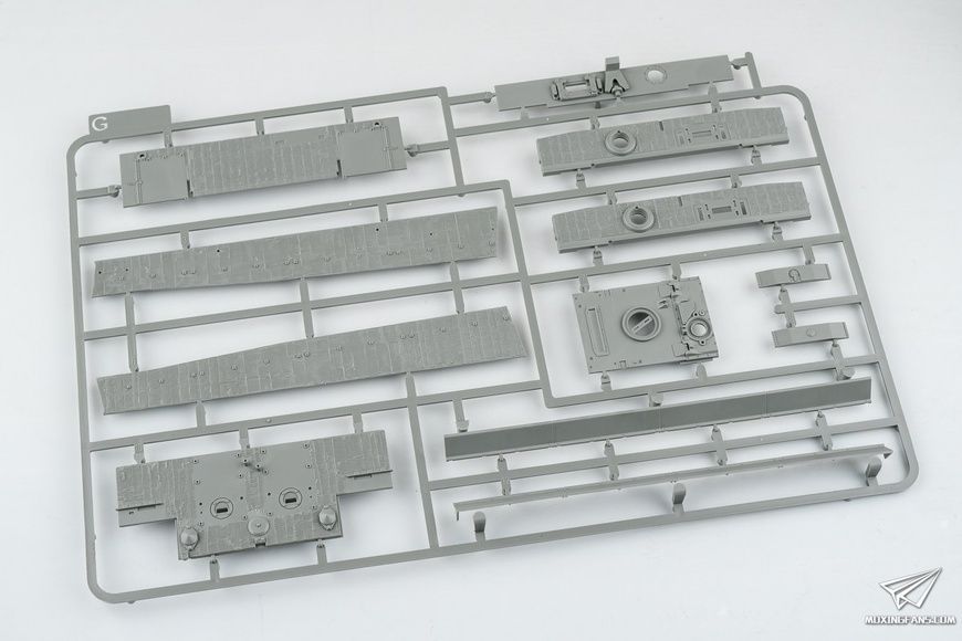 Збірна модель 1/35 Tiger I Pz.Kpfw.VI Ausf.E пізніх випусків з циммеритом, Takom 2199