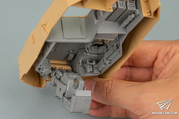 Збірна модель 1/35 Leopard 2A6, з повним інтер'єром та робочими траками, RFM RM-5066