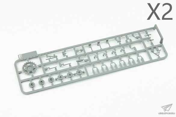 Збірна модель 1/35 StuH42 / StuG III Ausf.G пізніх випусків (2 в 1), Takom 8006