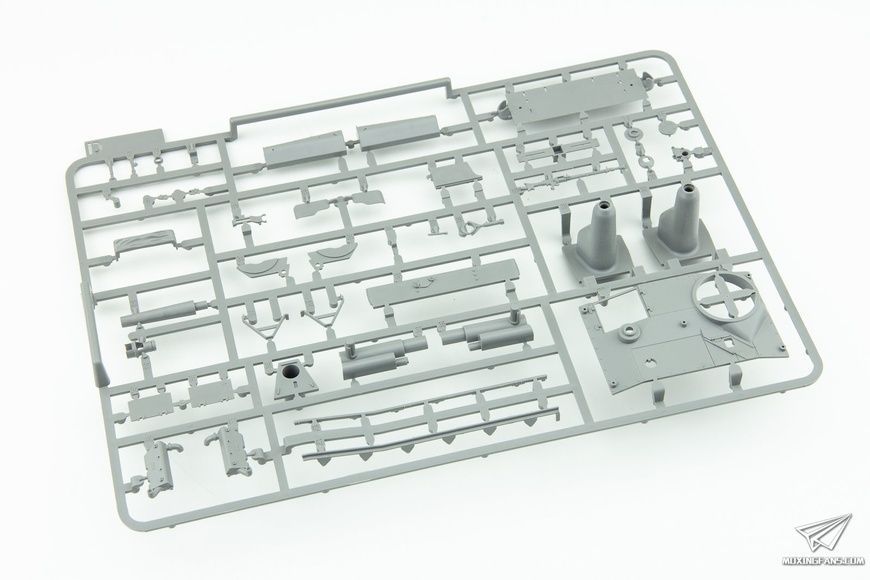 Збірна модель 1/35 StuH42 / StuG III Ausf.G пізніх випусків (2 в 1), Takom 8006