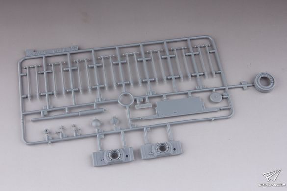 Збірна модель 1/35 Tiger I Ausf. E, ранніх випусків, борт № 131, s.Pz.Abt.504, Туніс, з Magic Tracks, Dragon 6820