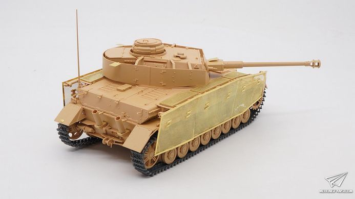 Збірна модель 1/35 Pz.Kpfw.IV Ausf.J / Pz.Beob.Wg.IV Ausf.J (2 в 1), пізніх випусків, RFM RM-5033
