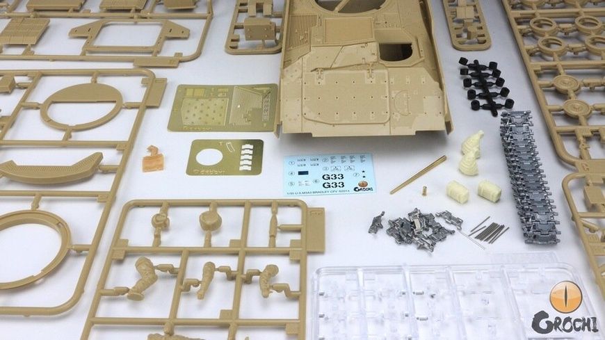 Збірна модель 1/35 M3A3 Bradley з металевими траками та фігуркою (Deluxe Edition), Takom/Orochi IM-001