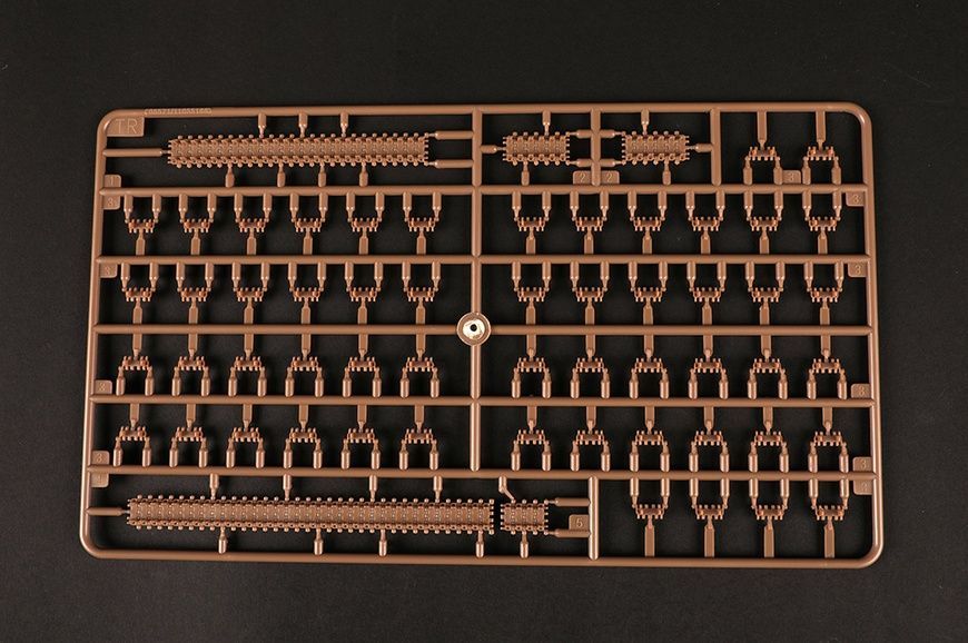 Збірна модель 1/35 9П149 самохідний комплекс керованого озброєння 9К114 "Штурм-С", Trumpeter 09605