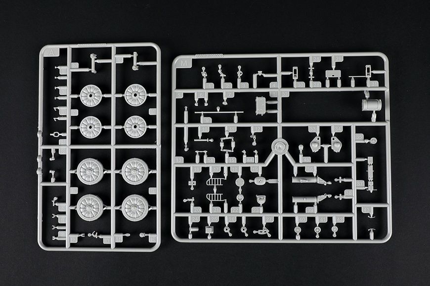 Збірна модель 1/35 9П149 самохідний комплекс керованого озброєння 9К114 "Штурм-С", Trumpeter 09605