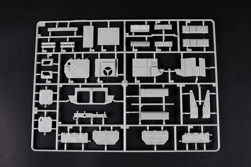 Збірна модель 1/35 9П149 самохідний комплекс керованого озброєння 9К114 "Штурм-С", Trumpeter 09605