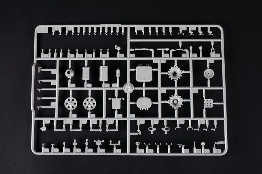 Збірна модель 1/35 9П149 самохідний комплекс керованого озброєння 9К114 "Штурм-С", Trumpeter 09605