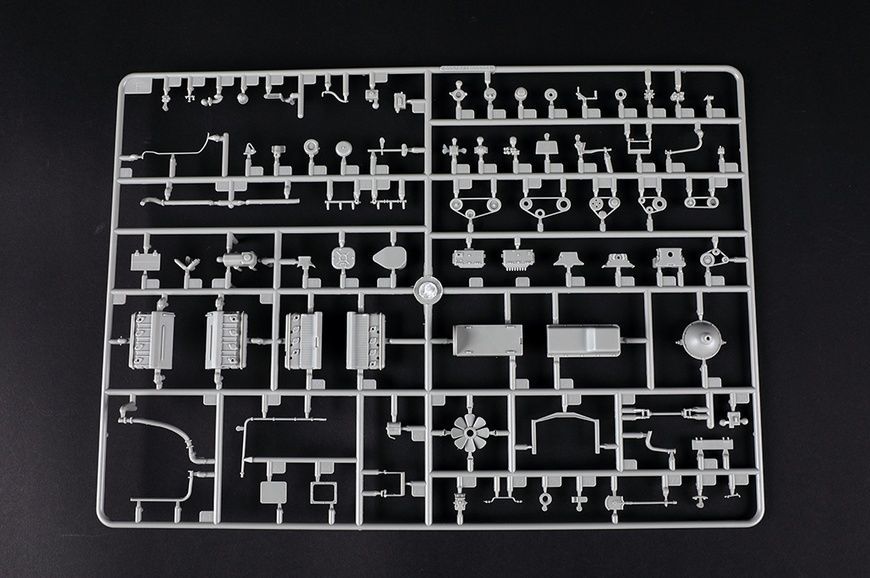 Збірна модель 1/35 9П149 самохідний комплекс керованого озброєння 9К114 "Штурм-С", Trumpeter 09605