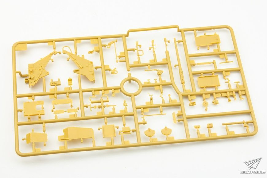 Збірна модель 1/35 Sd.Kfz.6/2 [BN9b] 3.7cm Flak36 auf Fahrgestell Zugkraftwagen 5t (ранніх/пізніх випусків), Bronco CB35043