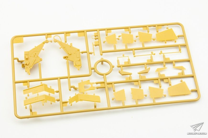 Збірна модель 1/35 Sd.Kfz.6/2 [BN9b] 3.7cm Flak36 auf Fahrgestell Zugkraftwagen 5t (ранніх/пізніх випусків), Bronco CB35043