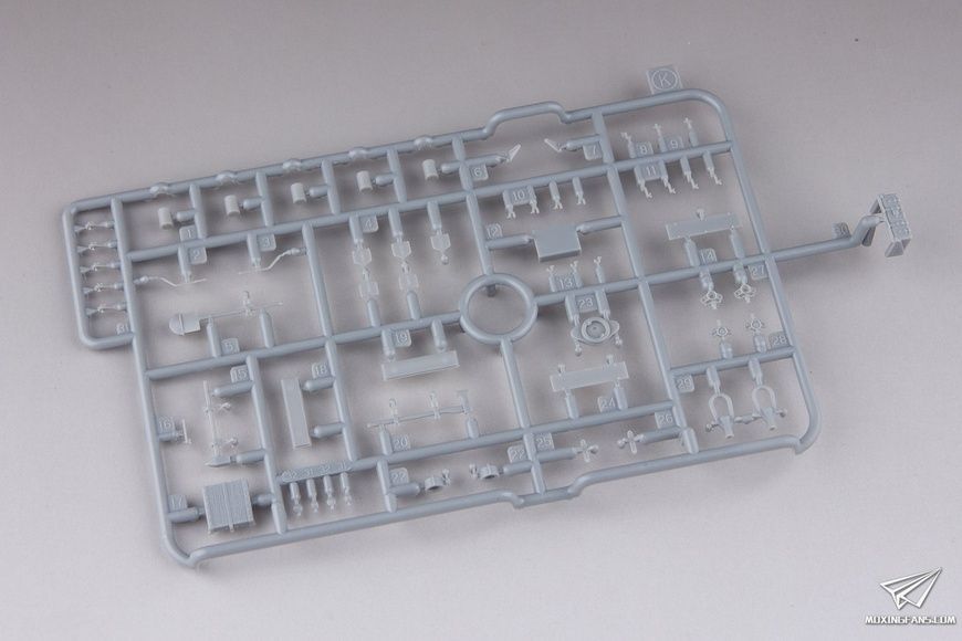 Збірна модель 1/35 Tiger I Ausf. E, ранніх випусків, борт № 131, s.Pz.Abt.504, Туніс, з Magic Tracks, Dragon 6820