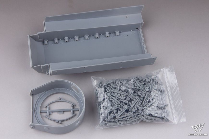 Збірна модель 1/35 Tiger I Ausf. E, ранніх випусків, борт № 131, s.Pz.Abt.504, Туніс, з Magic Tracks, Dragon 6820