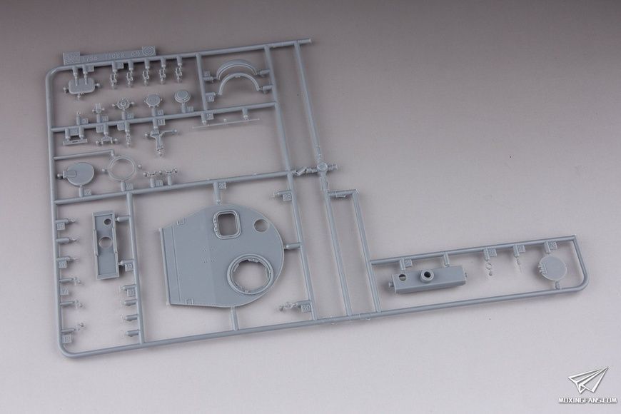 Збірна модель 1/35 Tiger I Ausf. E, ранніх випусків, борт № 131, s.Pz.Abt.504, Туніс, з Magic Tracks, Dragon 6820