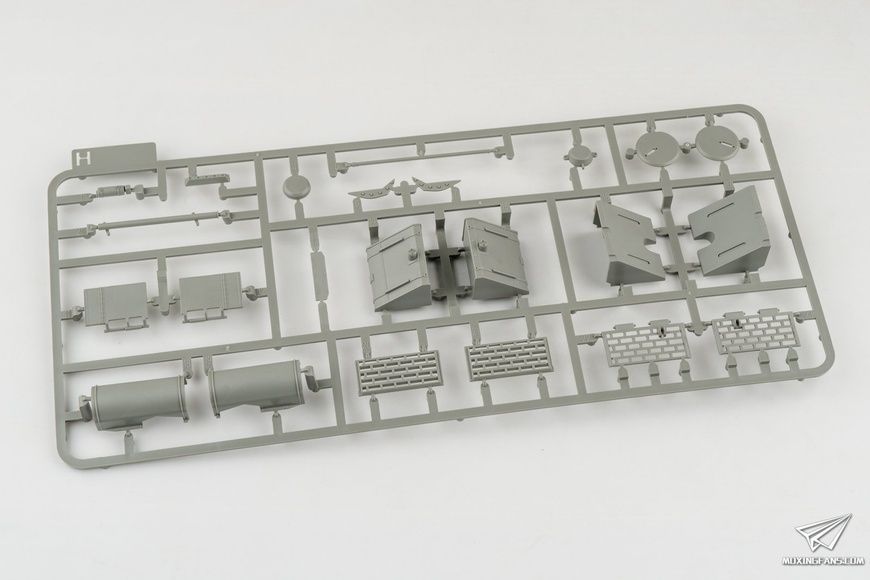 Збірна модель 1/35 Tiger I Pz.Kpfw.VI Ausf.E пізній командирський (2 в 1) циммеритом, з фігурою Віттмана в 1/16, Takom 2201