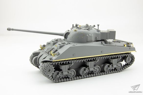 Збірна модель 1/35 Sherman Vс Firefly британський середній танк, RFM RM-5038