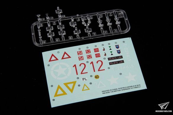 Збірна модель 1/35 Sherman Vс Firefly британський середній танк, RFM RM-5038