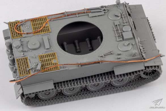 Збірна модель 1/35 Tiger I Pz.Kpfw.VI Ausf.E "гібрид" з Gruppe Fehrmann, Takom 2202