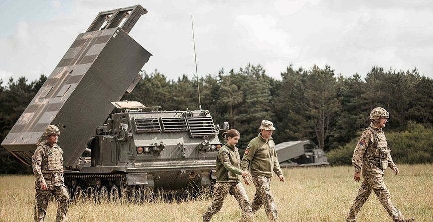 Збірна модель 1/35 M270/A1 MLRS реактивна система залпового вогню (ЗС Норвегії), Trumpeter 01048