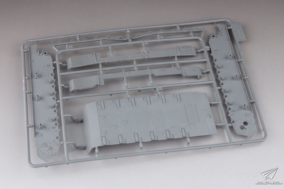 Збірна модель 1/35 StuG III Ausf.G пізніх випусків, з повним інтер'єром та фігурками екіпажу, з копією знаку "За танкову атаку", Border Model BT-020