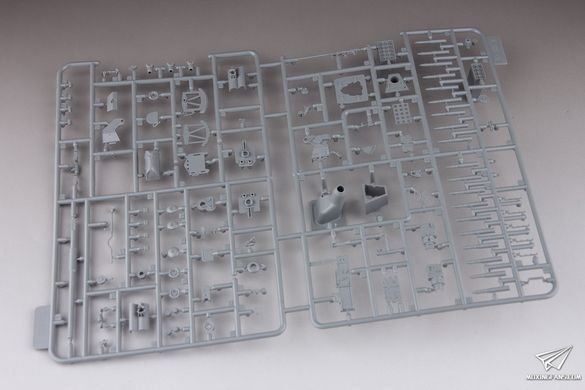 Збірна модель 1/35 StuG III Ausf.G пізніх випусків, з повним інтер'єром та фігурками екіпажу, з копією знаку "За танкову атаку", Border Model BT-020