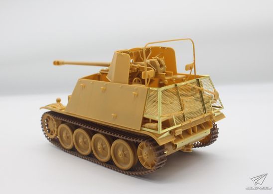 Збірна модель 1/35 Panzerjaeger II fuer 7.62 cm PaK 36 (Sd.Kfz. 132) Marder II D, Bronco CB35097