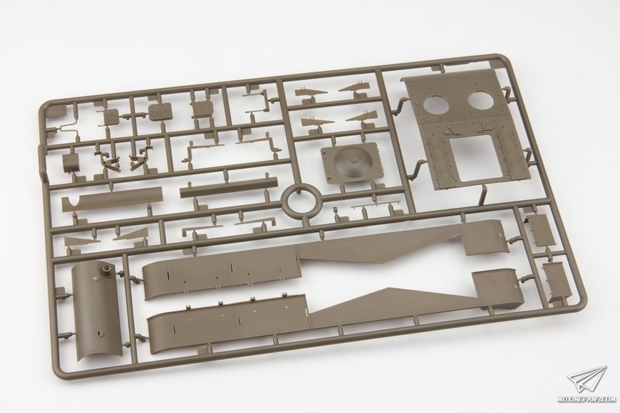 Збірна модель 1/35 СУ-152 (КВ-14) випуску квітня 1943 р., Bronco CB35113