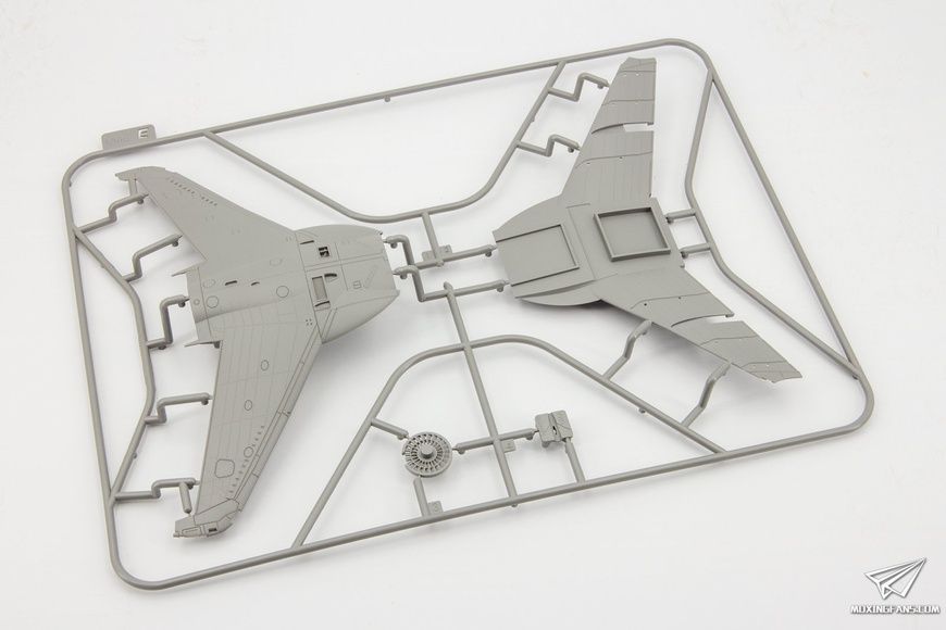 Збірна модель 1/48 AV-8B Harrier II Plus, UMa Model D1001