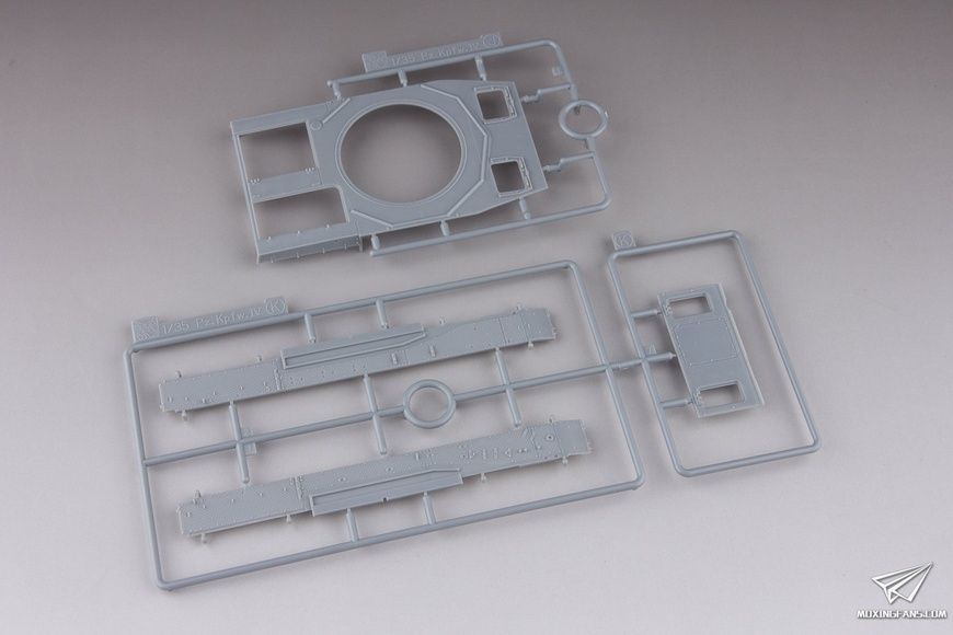 Збірна модель 1/35 Pz.Kpfw.IV Ausf.F1(F), з Magic Tracks, Dragon 6315