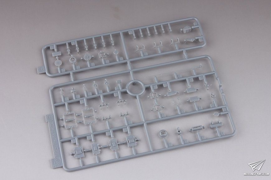 Збірна модель 1/35 Pz.Kpfw.IV Ausf.F1(F), з Magic Tracks, Dragon 6315
