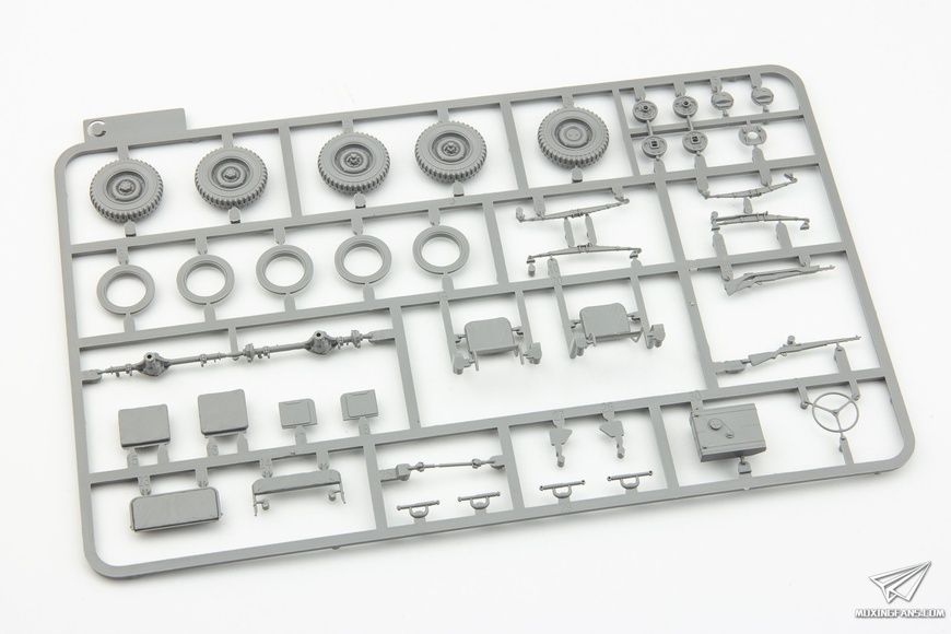 Збірна модель 1/35 M46 Patton та броньований джип 1/4 ton Utility Truck, набір з двох моделей (2 в 1), Takom 2117X