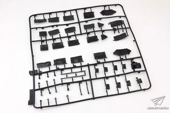 Збірна модель 1/35 Т-80У основний бойовий танк + 2 набори обвісу із смоли, RPG Model 35001B