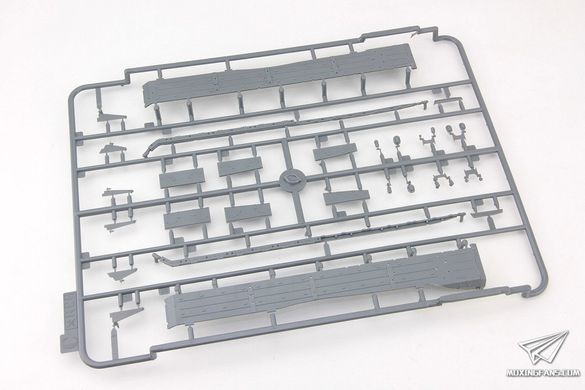 Збірна модель 1/35 Т-80У основний бойовий танк + 2 набори обвісу із смоли, RPG Model 35001B