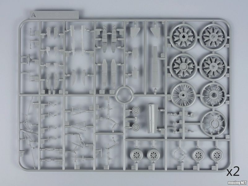 Збірна модель 1/48 Vought F4U-1A/2 Corsair винищувач (2 моделі в наборі), Magic Factory 5001