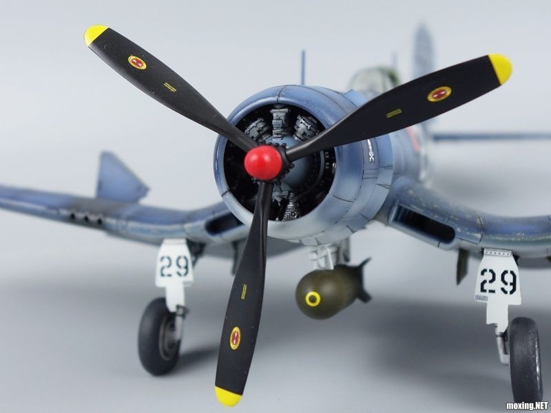 Збірна модель 1/48 Vought F4U-1A/2 Corsair винищувач (2 моделі в наборі), Magic Factory 5001