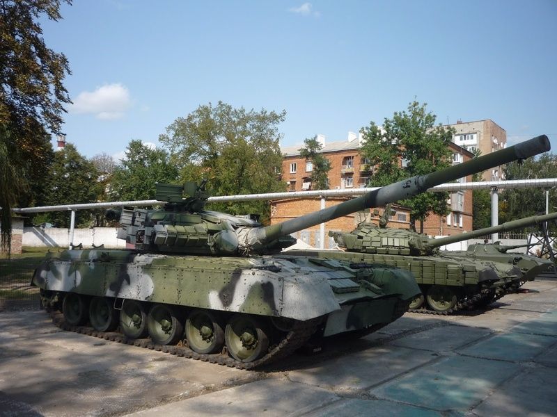 Збірна модель 1/35 Т-80БВД український ОБТ (Т-80БВ з двигуном 6ТД-2), Trumpeter 05581
