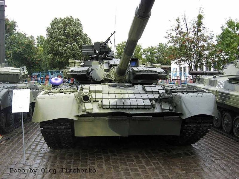 Збірна модель 1/35 Т-80БВД український ОБТ (Т-80БВ з двигуном 6ТД-2), Trumpeter 05581