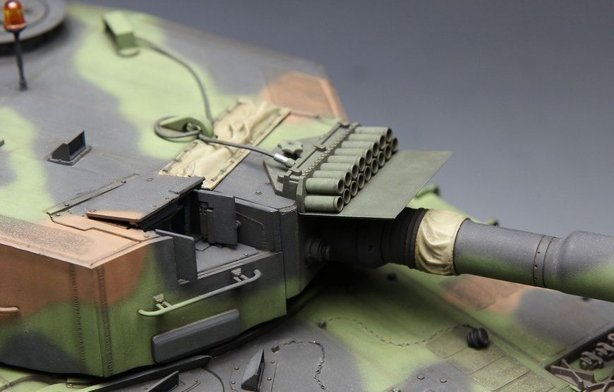 Збірна модель 1/35 Leopard 2A4, Meng TS-016