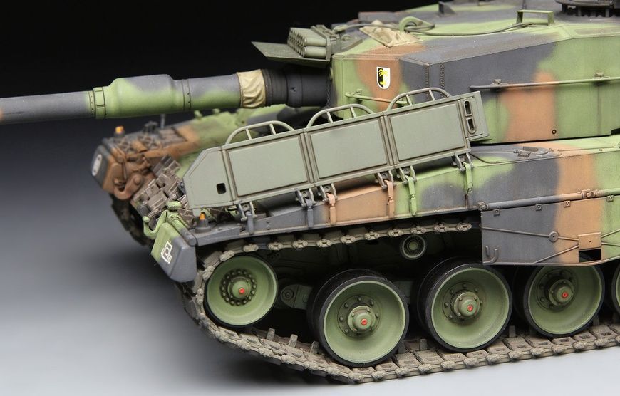 Збірна модель 1/35 Leopard 2A4, Meng TS-016